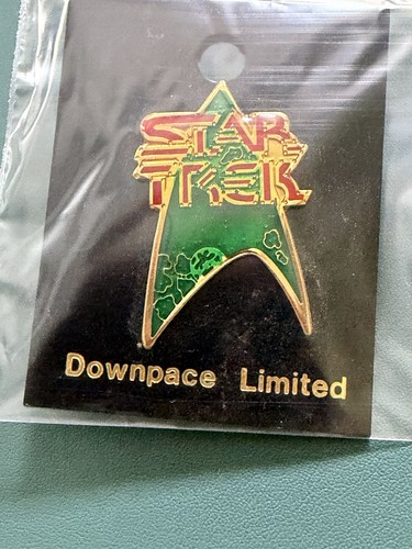 Star trek pin badge - star,