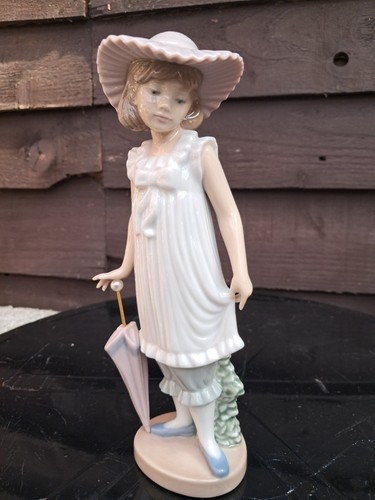 Nao lladro 1126 april - nao, 'april