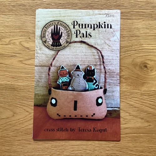 Pumpkin pals cross stitch - pals.,