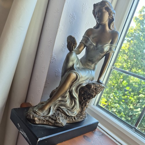 Vintage sculpture alice - by,