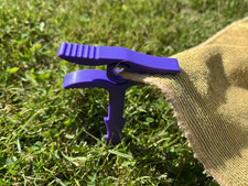 Heavy-Duty Beach Towel / Blanket Holder Clips – Plastic Ground Peg for Sunbeds