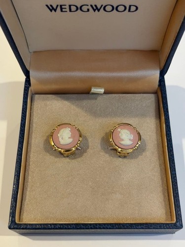 Wedgwood cameo earrings pink - wedgwood,