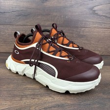 Oakley Men’s Walking Trail