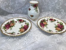 Royal Doulton 2 Trinket Dishes and a Small Posy Vase in the ‘Old Country Roses’