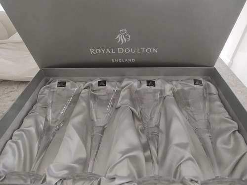Royal doulton metro - doulton, large
