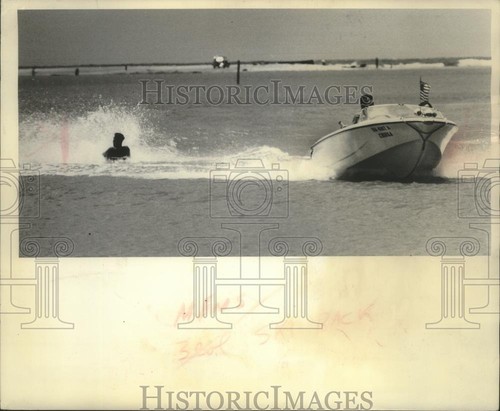 1964 press photo - photo, speedboat