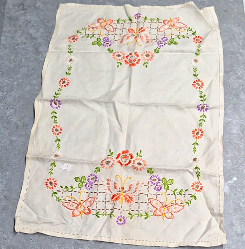 Vintage hand embroidered - hand,