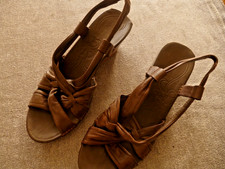 Women’s Clarks Active Air  Leather Wedge Sandals Brown Size 7