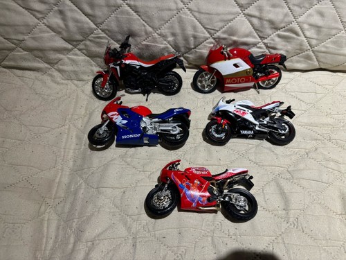 Lot motorcycle models - of, 5