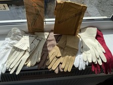 Pairs mixed gloves - ,