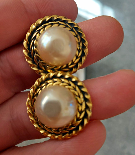 Chanel gold plated - gold, cream