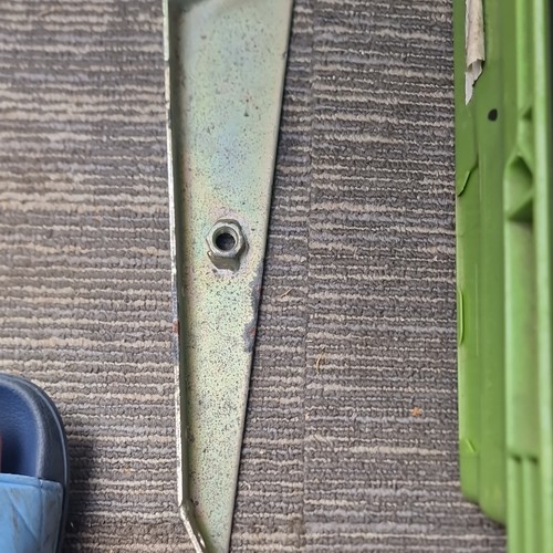 Defender seat belt bracket - defender,