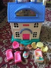 Fisher Price Vintage 1997 Little People Carry Dolls House