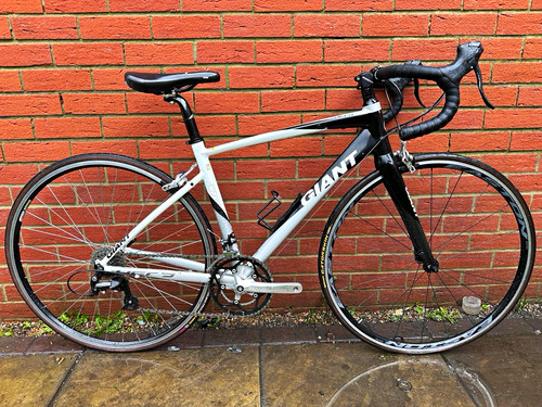 Giant defy road bike small - defy,