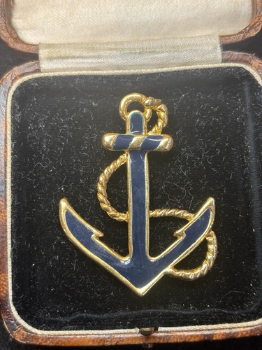 Vintage gold tone anchor - tone,
