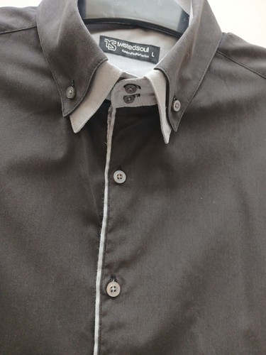 Double button collar twisted - button,