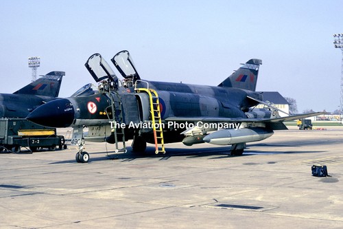 Raf squadron mcdonnell 4m - raf, f-4m
