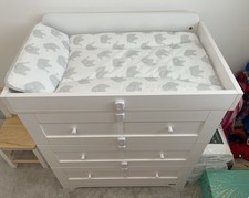 Tutti Changing Station/Drawer. Fitted anti child locks included and Changing Mat