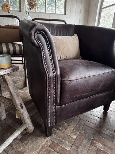 Aged brown leather solid tub - brown,