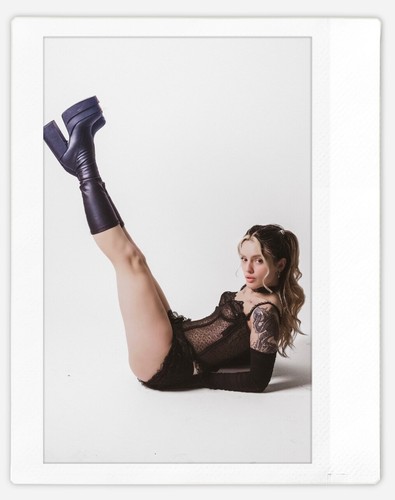 Art model bradley instax - model,