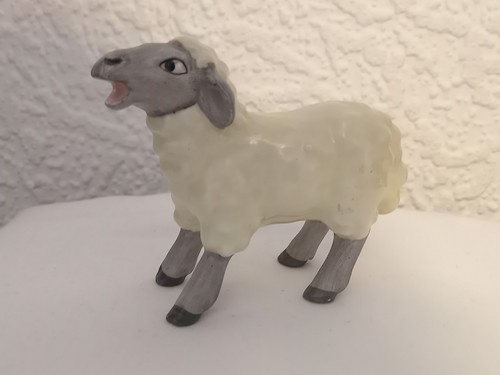 Lovely vintage ceramic - lovely,