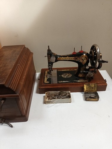 Antique singer sewing machine - singer,