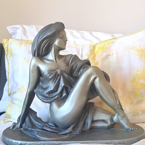 Austin prod grey - resin, woman