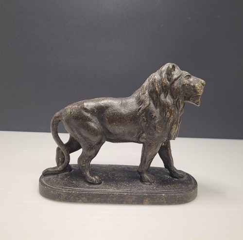 Vintage bronze tone metal lion - vintage,
