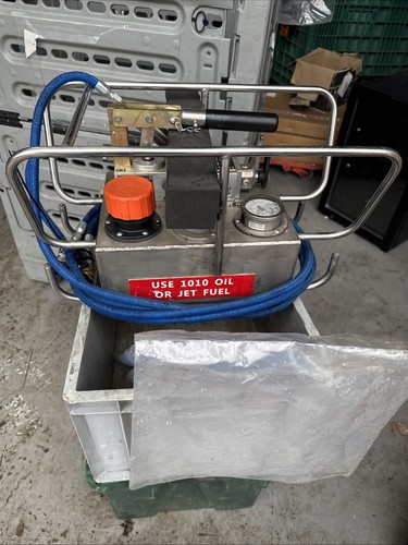 Micropac hydraulic hand - hand, pump