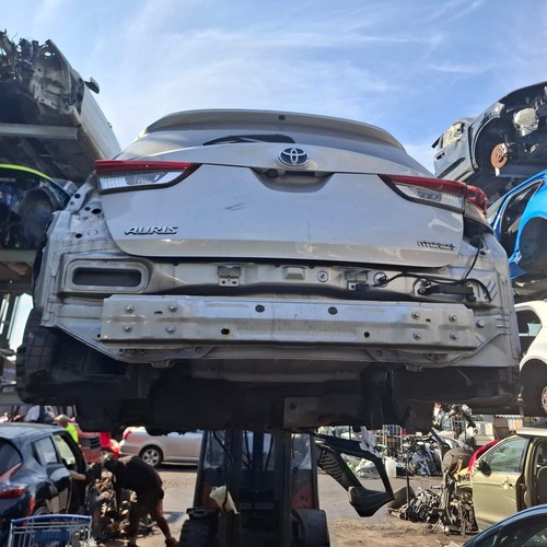 Breaking toyota auris hybrid - breaking,