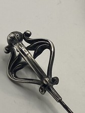 BEAUTIFUL ANTIQUE  SILVER  HAT PIN.  (A857)