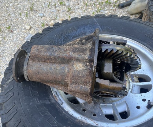 Toyota pickup rear - rear, axle