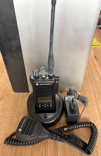 4600 motorola radio - radio, two