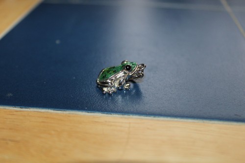 Saturno silver and enamel frog - saturno,