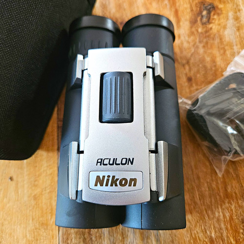 Nikon aculon a30 - 10x25, compact