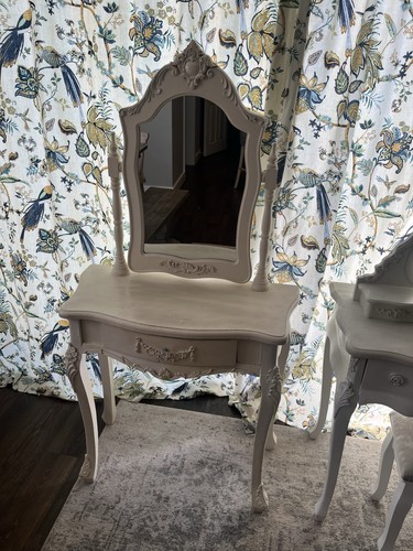 French shabby chic - chic, small