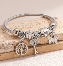 Beautiful Costume jewellery for every occasion, bracelets, chains, Pendants etc.