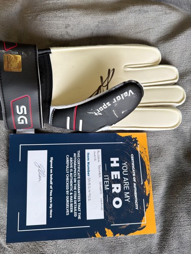 Alisson becker signed glove - alisson,