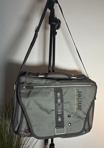 Antler dark green - green, messenger