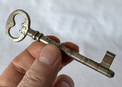 Large 10cm vintage metal - ~10cm,
