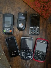 A Bundle Of Mixed Old Mobile Phones. Unsure If They Work. No Charger, No Boxes