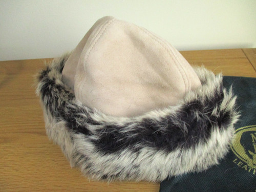 Nurseys ladies sheepskin hat - ladies,