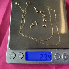  18 carat 750 Gold Necklace 1.13 gms & 1.20gms 9ct  SCRAP/ Repair  5 DAY AUCTION