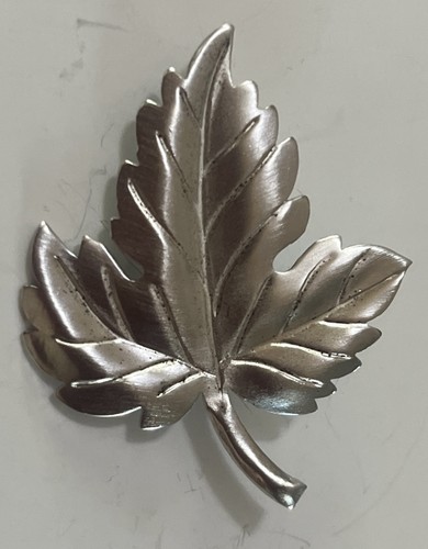 Vintage maple leaf pin brooch - leaf,