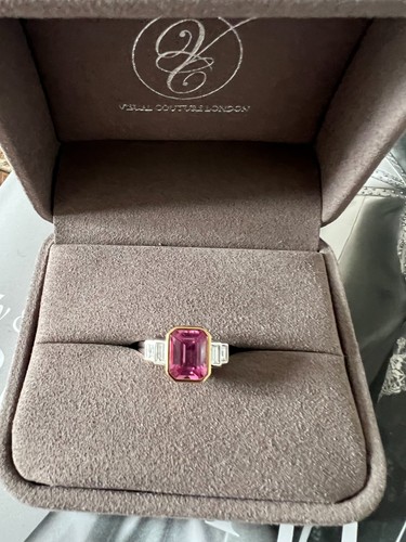 18ct white gold - 18ct, natural