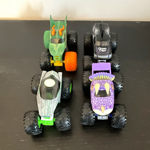 Lot plastic toy monster - of,