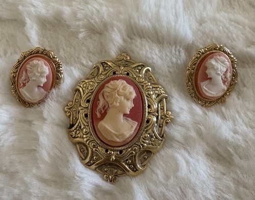 Vintage jewelry cameo cream - jewelry,