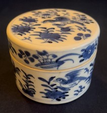 Chinese blue and white porcelain circular box c.1800