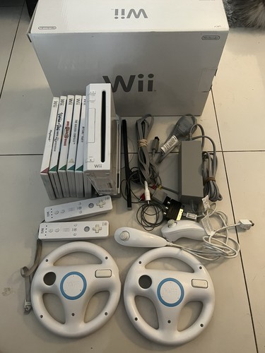 Boxed wii console - console, bundle