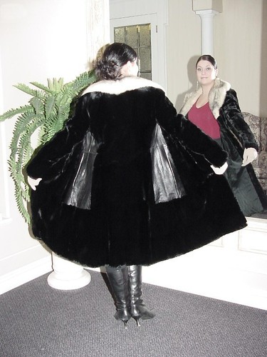 Black sheared musquash fur - black,